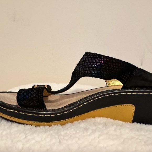 Alegria Adjustable Platform Sandals - Picture 8 of 13